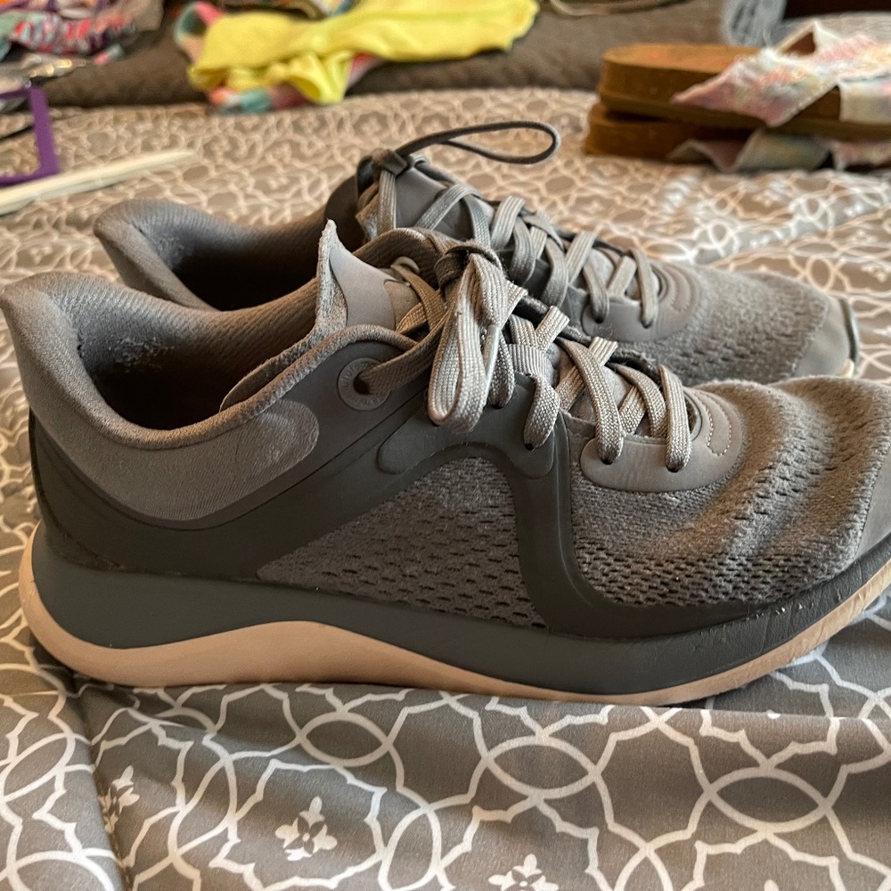 Lulu lemon tennis shoes